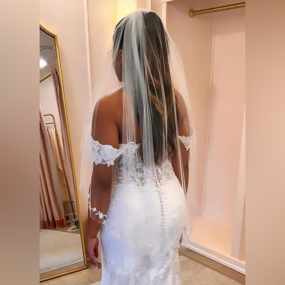 NEW Toni Federici cascading 38.5” length wedding veil in light ivory